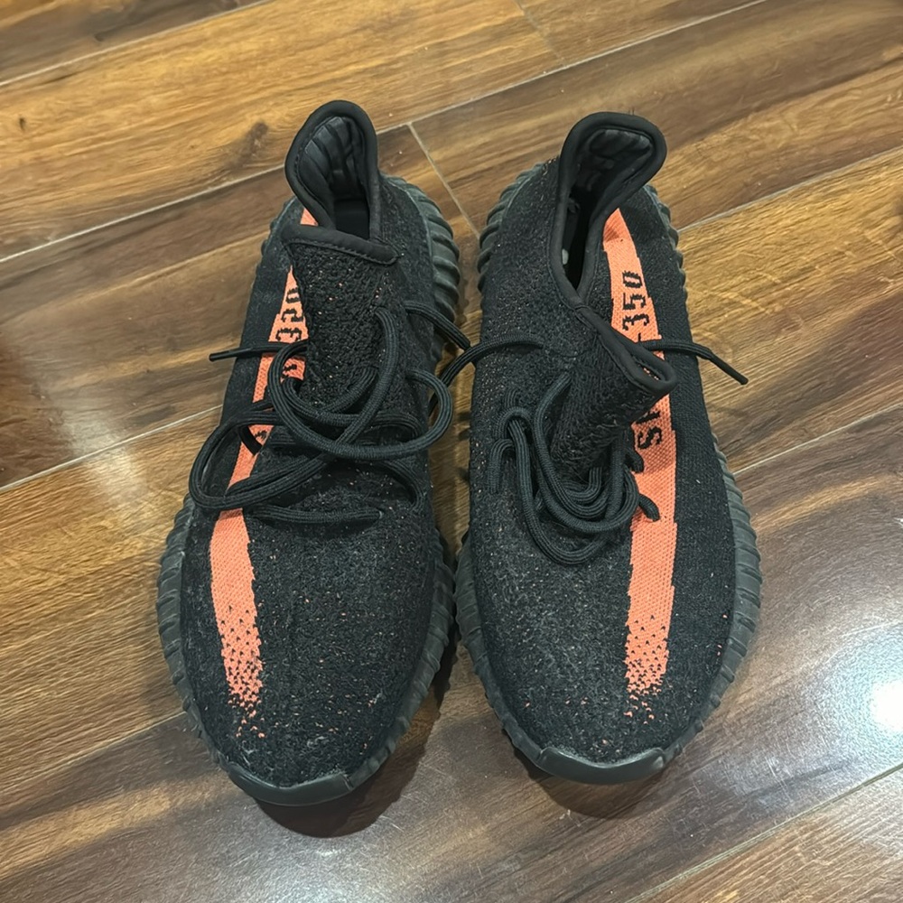 MENS YEEZY SNEAKERS